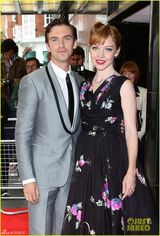 组图：大表哥辞演唐顿拍新片 暴瘦亮相变俊俏