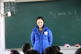 组图：李小璐为打工子弟小学圆英文梦