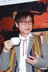 组图：罗大佑八年后再开唱 新歌《家》转型更平和