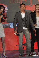 组图：《五星上将》关机 潘霜霜白色长裙美艳动人