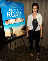 组图：斯图尔特烟熏妆亮相《在路上》纽约放映