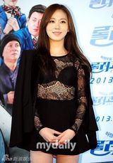 组图：河正宇新片首映 高成熙透视装露臀抢镜