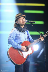 组图：好歌曲《情非得已》作曲叫板哈林