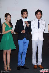 组图：王心凌穿婚纱摔倒 装傻避谈姚元浩