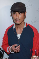 组图：刘心悠首次出演舞台剧 郑嘉颖等到场支持