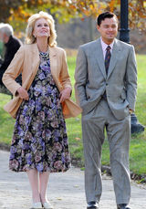 组图：莱昂纳多《华尔街之狼》片场吻66岁女星