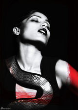 高清组图：《贫民富翁》女星性感写真 色彩结合狂野