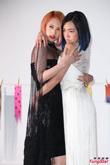 组图：小S杨丞琳同性暧昧 激情互摸挑逗尺度大