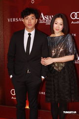 幻灯图集：亚洲电影大奖红毯 桂纶镁徐若瑄争艳