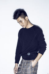 组图：乔振宇时装大片 蓄胡深沉展熟男魅力