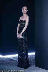 组图：倪妮裹胸礼服靓丽出镜 身材性感气质优雅