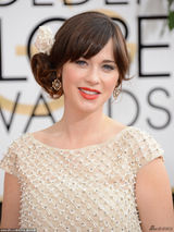 组图：佐伊红毯组图 纱裙头花小清新本色