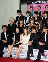 高清图：SM家族演唱会发布会 艺人全员出席