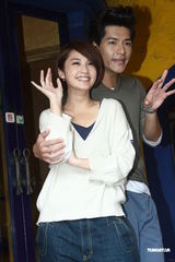 组图：杨丞琳与小鬼戏中饰情侣 重温初恋美好 