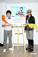 幻灯：黄靖伦专辑首周夺冠 罗志祥拿恐怖箱站台