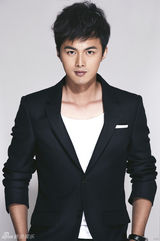 组图：叶祖新曝光写真尽显绅士魅力