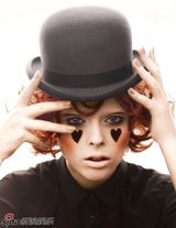 高清组图：超模可可-罗恰登杂志演绎忧郁小丑