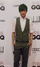 组图：张峻宁演绎男子着装三部曲 从粗犷到复古