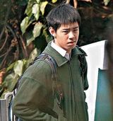 组图：谭咏麟二房苦等20年坐正 牵手游韩国被拍