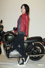 组图：吴建豪和女友感情稳定 与安心亚首合作广告