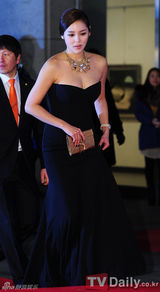 组图：金南珠获奖落泪 宋仲基文彩元成最佳搭档