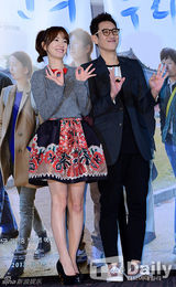 组图：韩片《善姬》试映 李善均郑有美笑容温馨