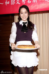 幻灯：许慧欣化身厨娘秀厨艺 学做甜点给失亲儿