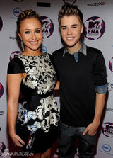 组图：MTV欧洲音乐奖 海顿-潘妮蒂尔露背装亮相