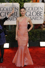 高清组图：玛吉-杰伦哈尔亮相粉色礼服化身美人鱼