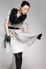 组图：知性气殷桃清新写真 气质优雅绽放