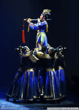 高清组图：李玉刚人民大会堂开唱 挑战维塔斯