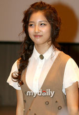 组图：南智贤、文彩媛亮相《爸爸的女儿》发布会