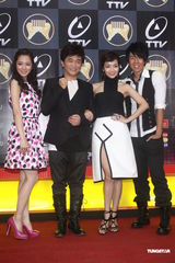 高清组图：音乐金曲奖主持人亮相 吴宗宪携手侯佩岑