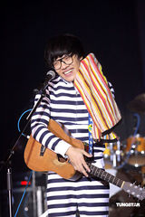 幻灯：卢广仲香港个唱尾场落幕 出席庆功宴兴奋难掩