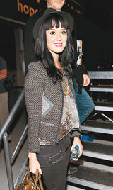 幻灯图：皮特与旧爱安妮斯顿携手众星海地义演