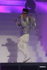 组图：达明一派开唱容祖儿献吻 有意内地巡回演出