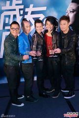 组图：古惑仔将登红馆开唱 陈小春感慨落泪