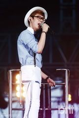 组图：f(x)BEAST等参加DMZ世界和平演唱会