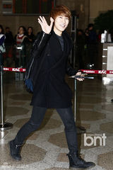 组图：韩团4minute等飞赴日本出演家族演唱会