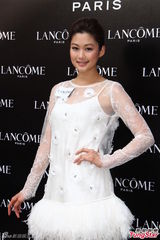 组图：佘诗曼与TVB有合约 与岑丽香同行感年轻