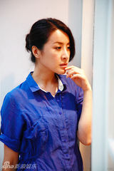 组图：王雅捷写真曝光 迷离眼神追随少女梦