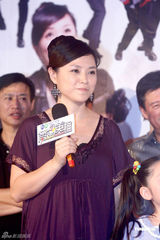 幻灯:李李仁变身热血单亲爸爸 不希望女儿进演艺圈