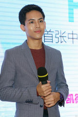 组图：Pchy新专辑签售会 与粉丝亲密互动