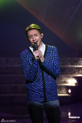 组图：《劲歌金曲》录影 黄耀明张继聪王菀之献唱