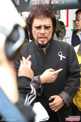 组图：高凌风公祭好友送行 儿子盼争产风波平息