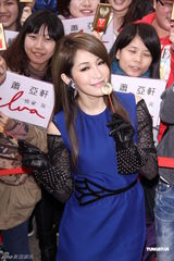 组图：萧亚轩获唱片公司送帅哥 否认与柯震东绯闻