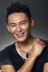 组图：刘冠翔写真大秀肌肉 阳刚性感展露无遗