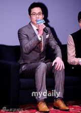 组图：金允锡吴妍秀出席《南方大作战》发布会