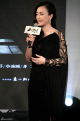 组图：《王的盛宴》“开宴” 秦岚优雅黑裙亮相