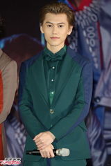 组图：JPM王子默认正热恋 小杰不甘落后征女友